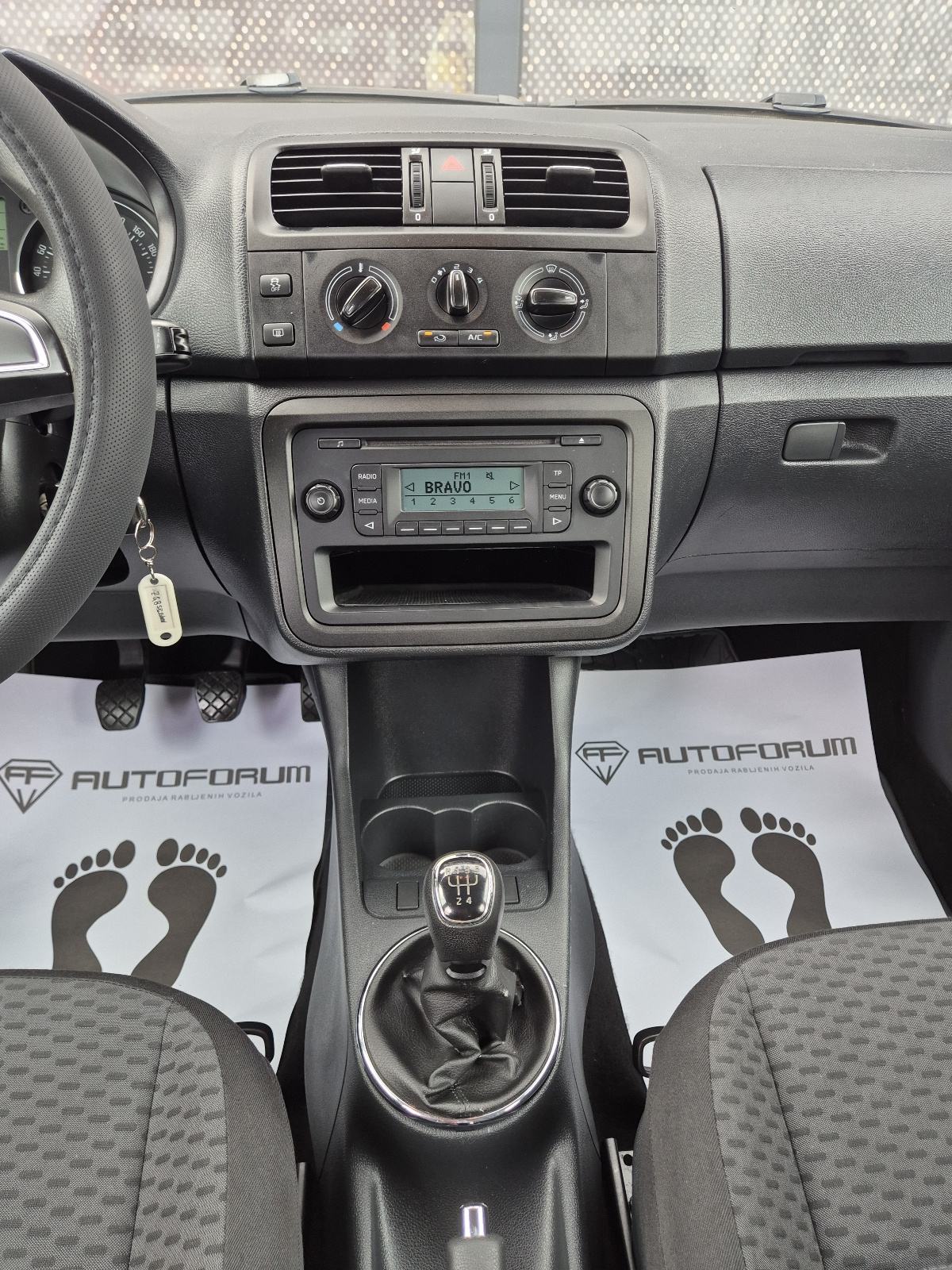 Škoda Fabia 1,6 TDI ** KLIMA , REG 11/2026 , NA IME KUPCA **, fotografija 12