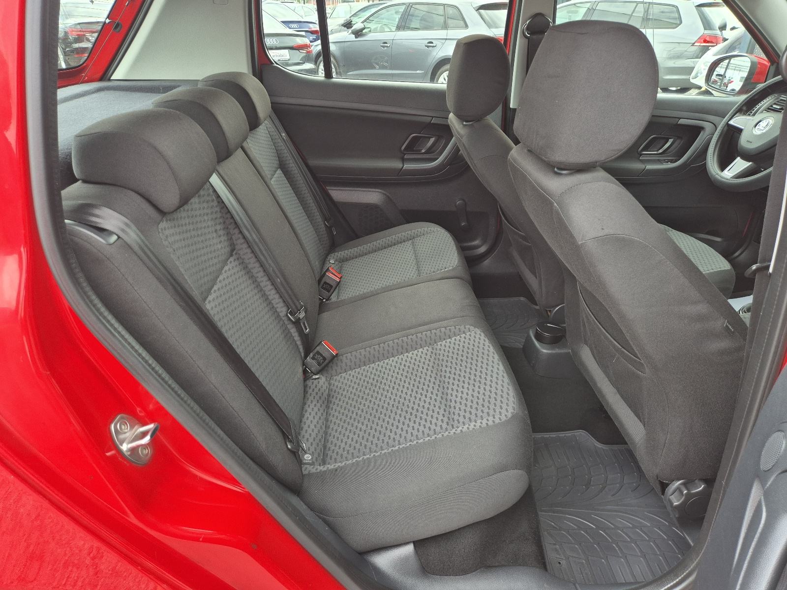 Škoda Fabia 1,6 TDI ** KLIMA , REG 11/2026 , NA IME KUPCA **, fotografija 17