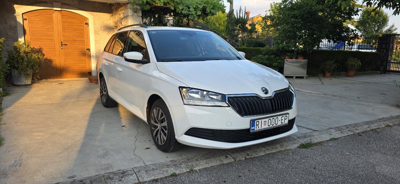 Škoda Fabia Combi 1.0 TSI - 49.000 km - garancija, fotografija 2