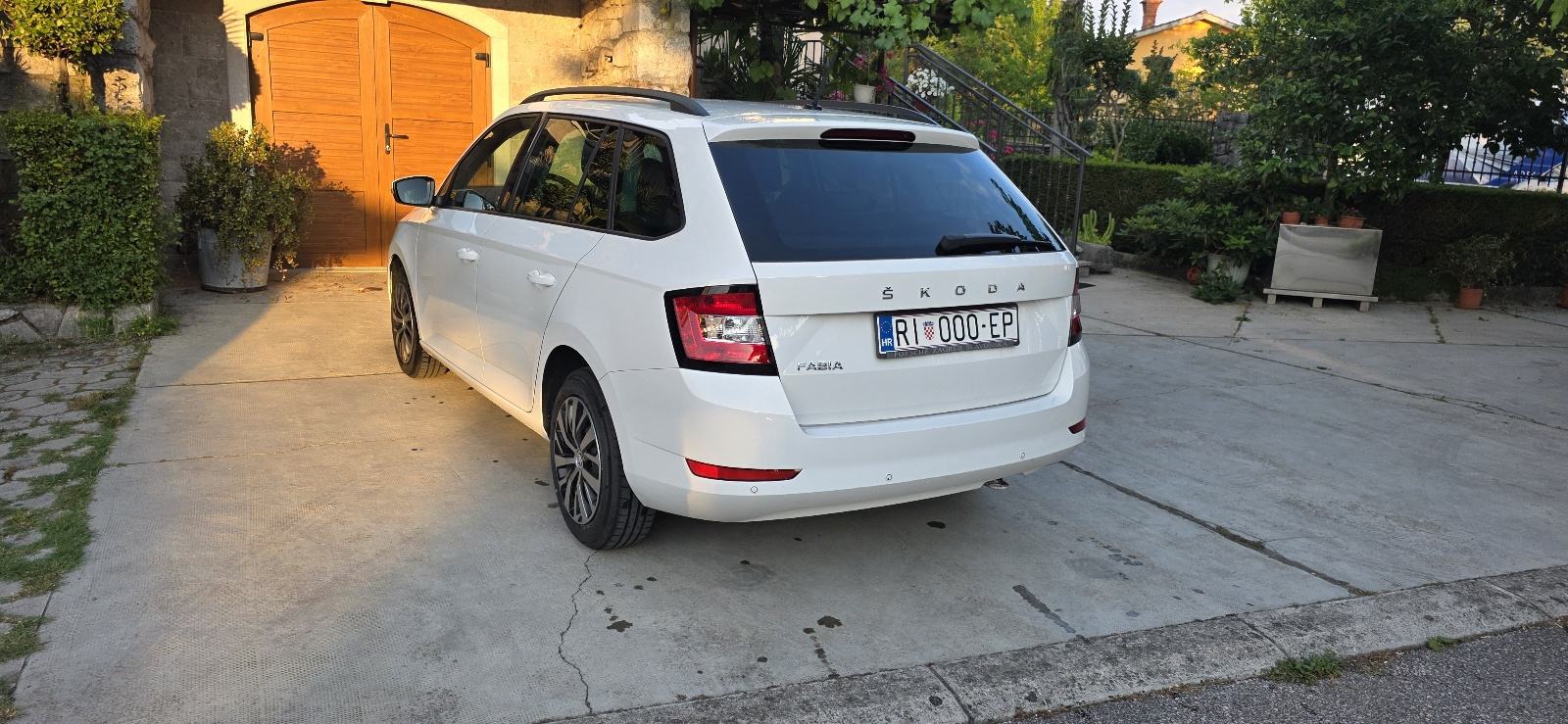 Škoda Fabia Combi 1.0 TSI - 49.000 km - garancija, fotografija 3