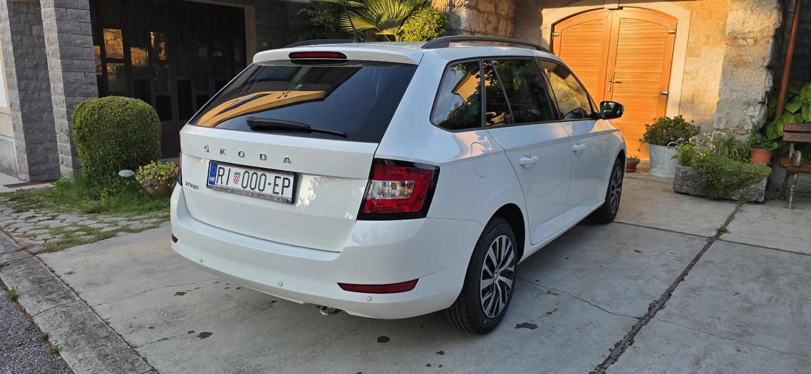 Škoda Fabia Combi 1.0 TSI - 49.000 km - garancija, fotografija 4