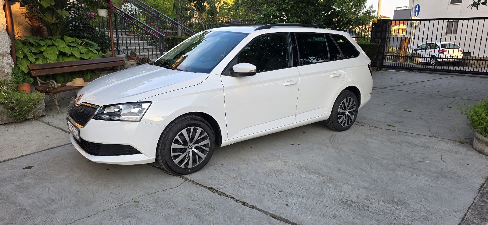 Škoda Fabia Combi 1.0 TSI - 49.000 km - garancija, fotografija 10