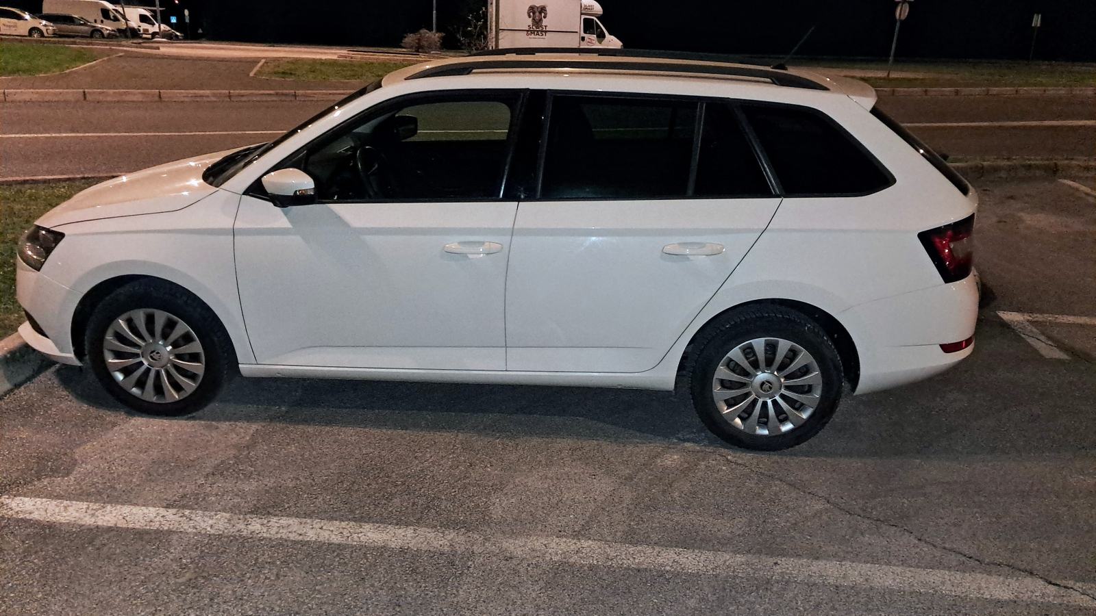 Škoda Fabia Combi 1,0 TSI registrirana do 07. 2027., fotografija 2