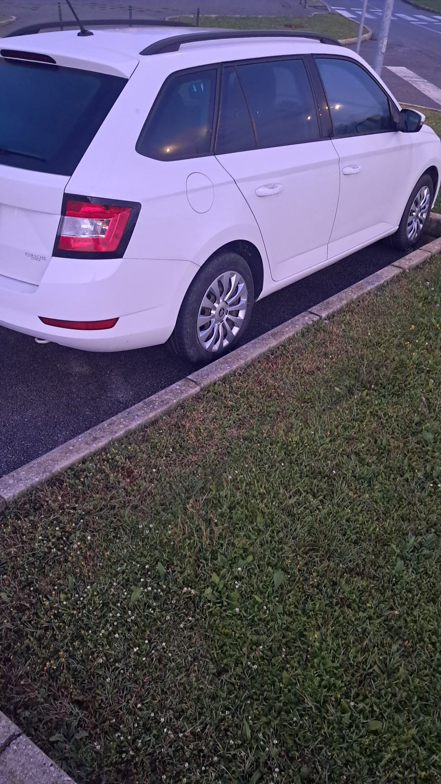 Škoda Fabia Combi 1,0 TSI registrirana do 07. 2027., fotografija 9