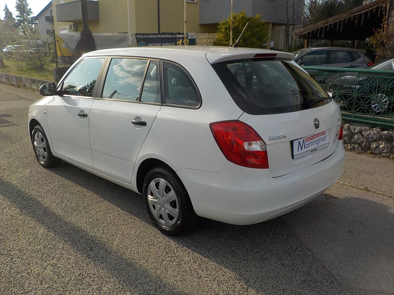 Škoda Fabia Combi 1,4 16V,HR auto,reg 10/26,⭐️VELIKI SERVIS⭐️TOP⭐️, fotografija 4
