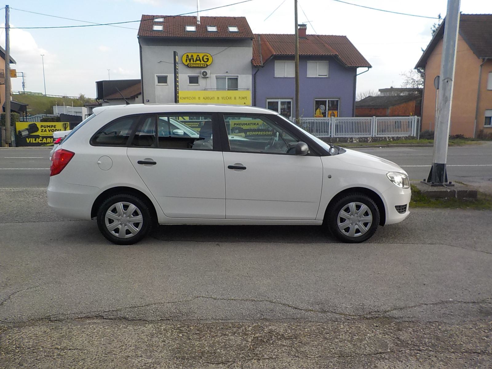 Škoda Fabia Combi 1,4 16V,HR auto,reg 10/26,⭐️VELIKI SERVIS⭐️TOP⭐️, fotografija 9