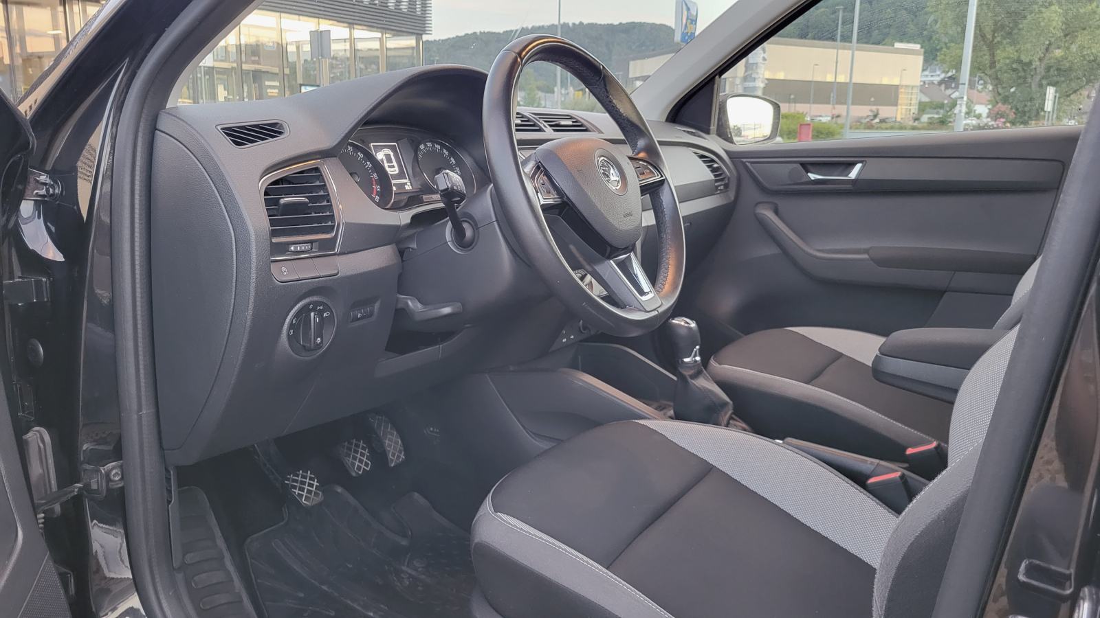 Škoda Fabia Combi 1,4 TDI - Front Assist, tempomat..., fotografija 7