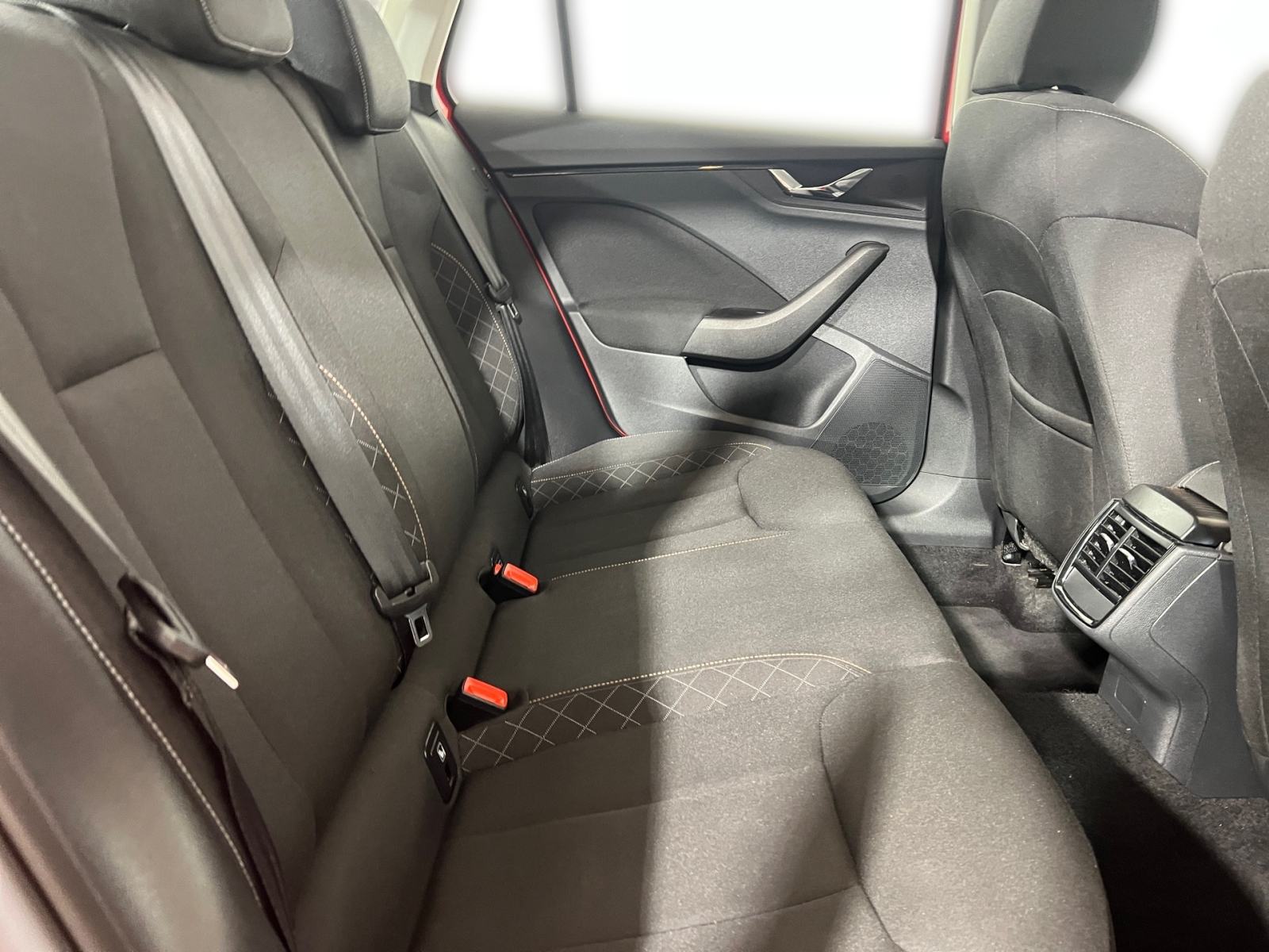 Škoda Kamiq 1.0 TSI AMBITION, fotografija 19