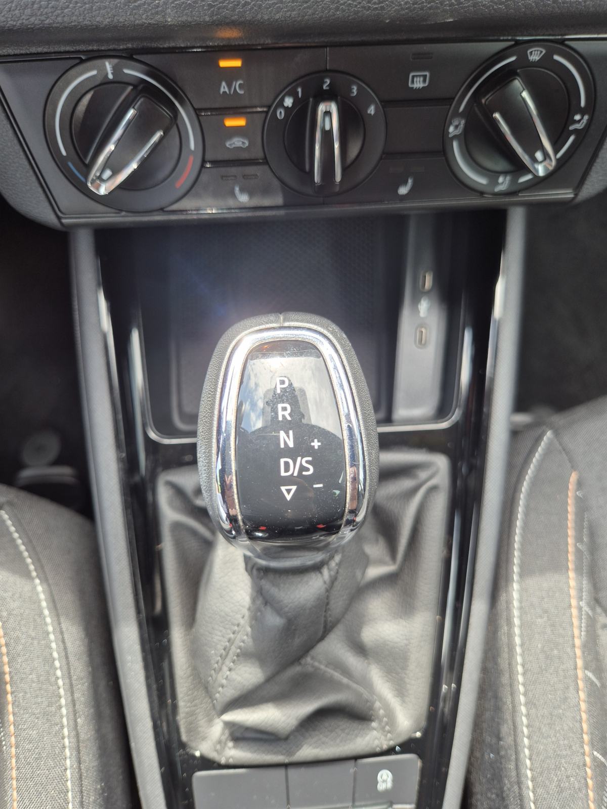 Škoda Kamiq 1,0 TSI Clever, fotografija 16