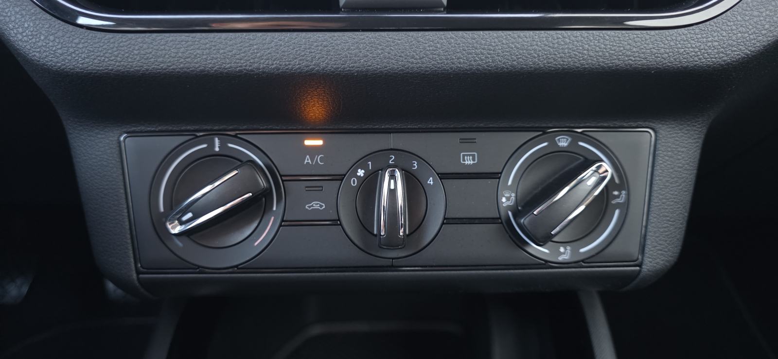 Škoda Kamiq 1,0 TSI, FULL LED, KLIMA, ADAP. TEMP, JAMSTVO, LEASING..., fotografija 16