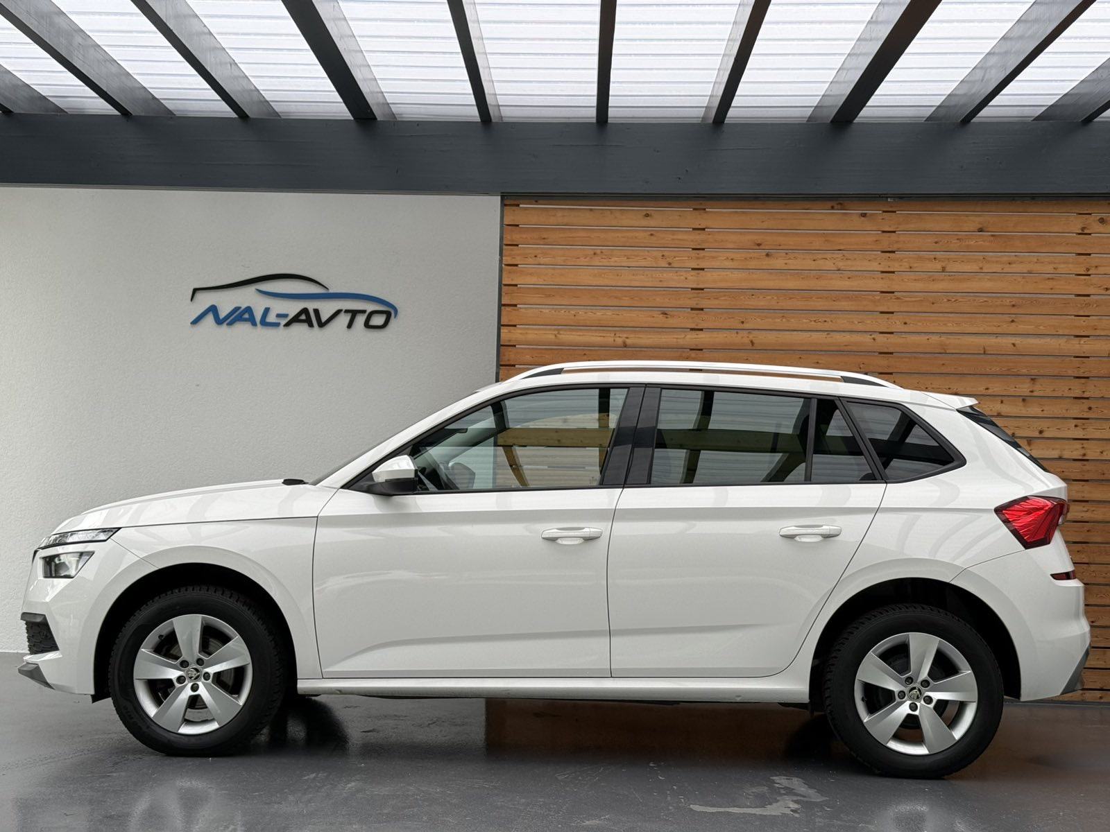 Škoda Kamiq 1,0 TSI SLO.VOZILO-LED-LANE ASSIST-16 COL-TEMPOMAT, fotografija 6