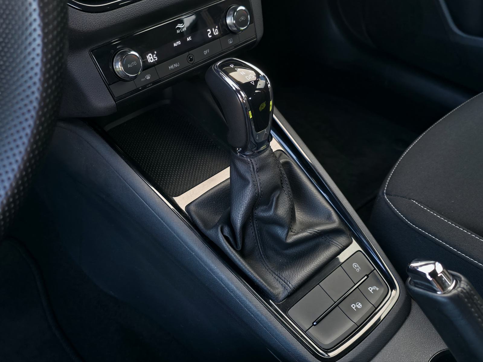 Škoda Kamiq 1,5TSI DSG Ambition LED-ACC-LANE-VIRTUAL-PDC-360-17C-TOP-, fotografija 13