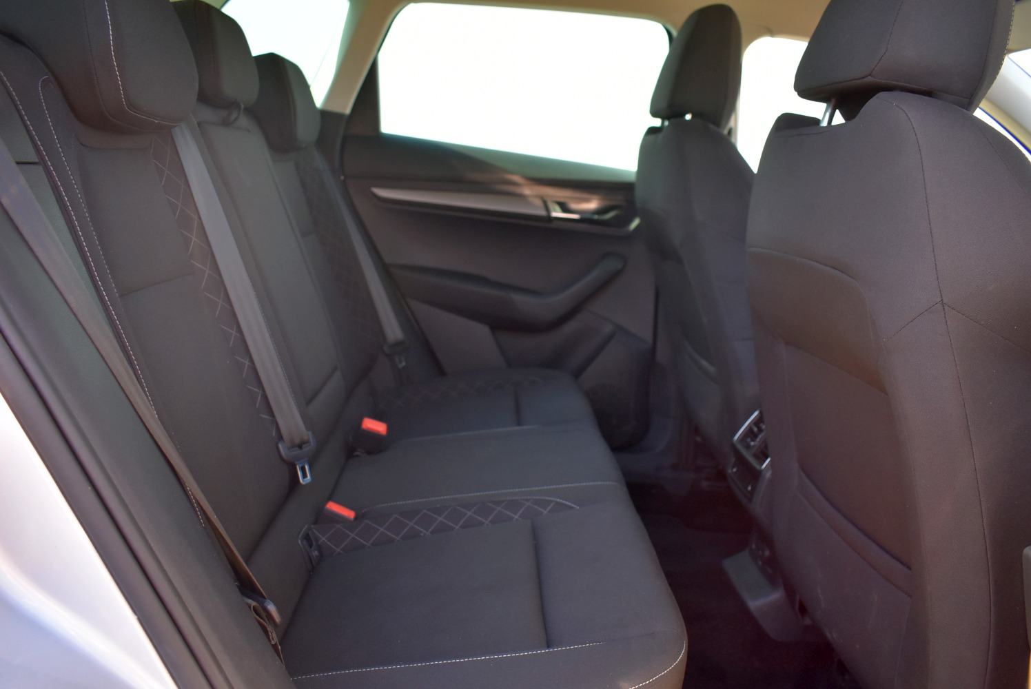 Škoda Karoq 1.0 TSI * JAMSTVO, ODLIČNA OPREMA, TEHNIČKI U CIJENI*, fotografija 6