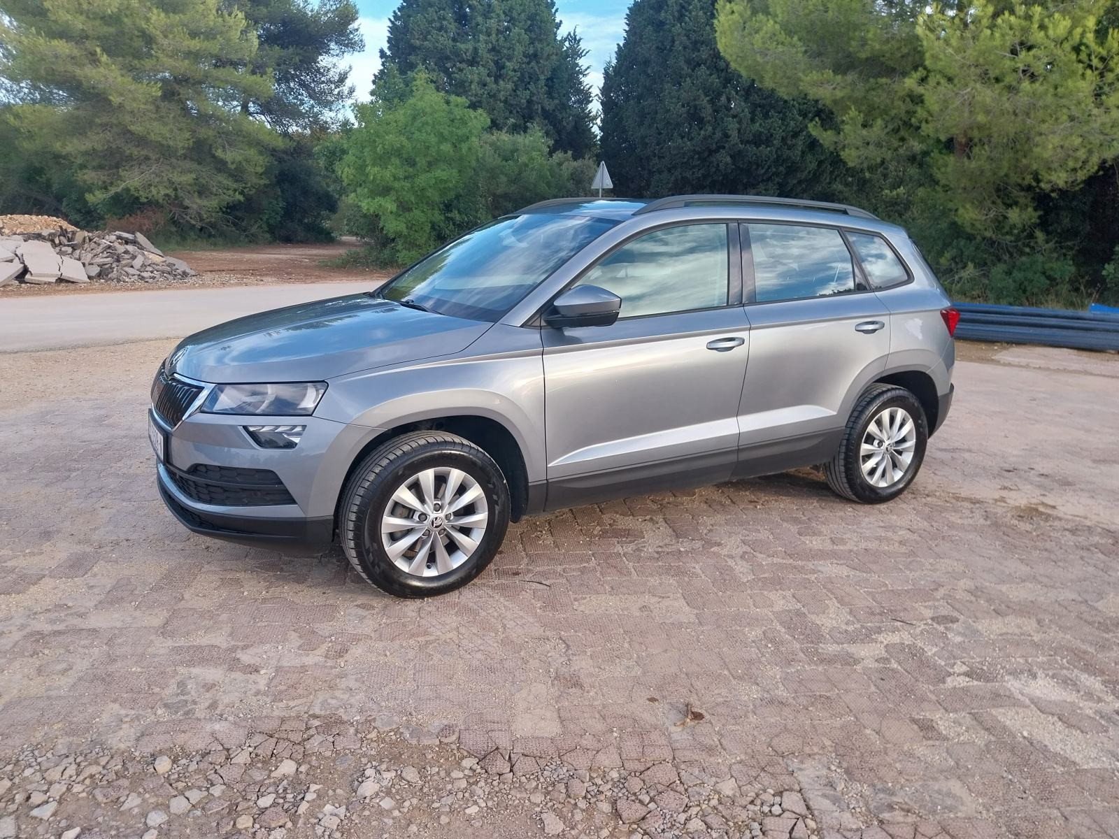 Škoda Karoq 1,0 TSI, pogled izvana - slika 1