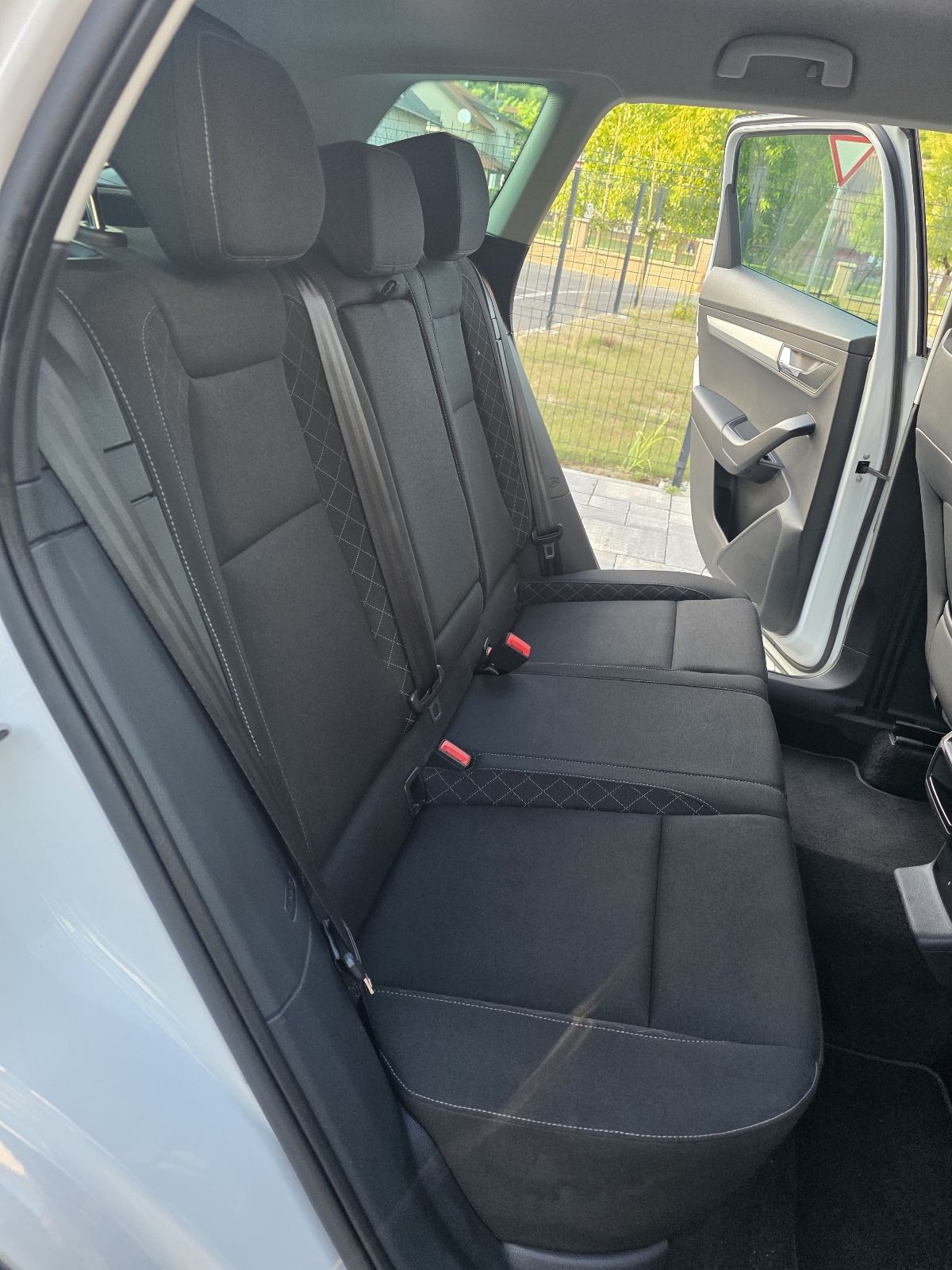 Škoda Karoq 1,5 TSI DSG Executive, fotografija 6