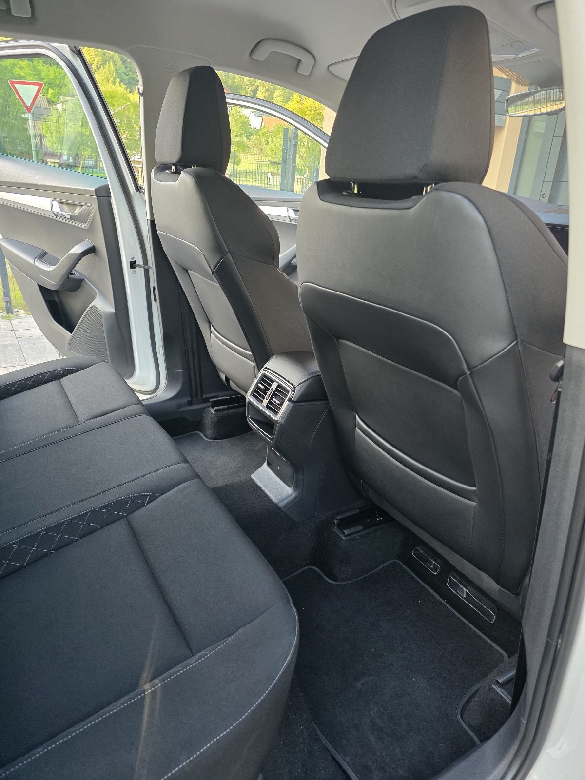 Škoda Karoq 1,5 TSI DSG Executive, fotografija 7