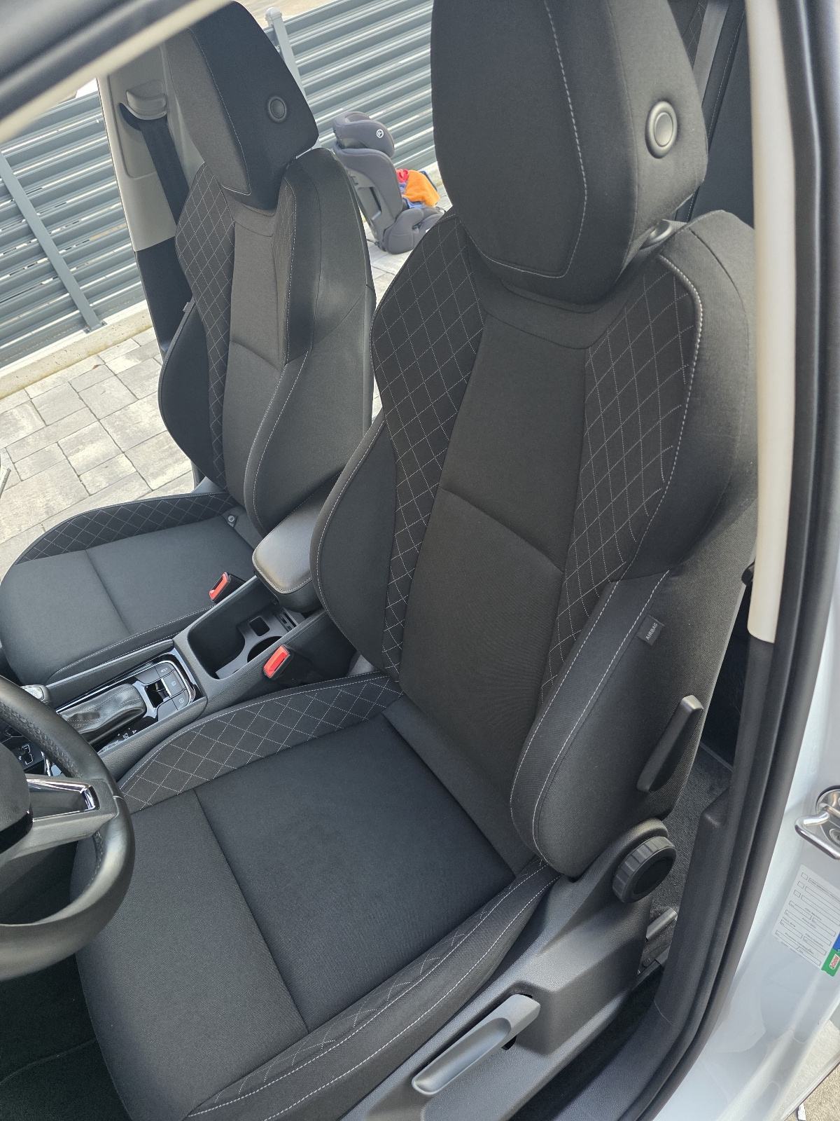 Škoda Karoq 1,5 TSI DSG Executive, fotografija 11