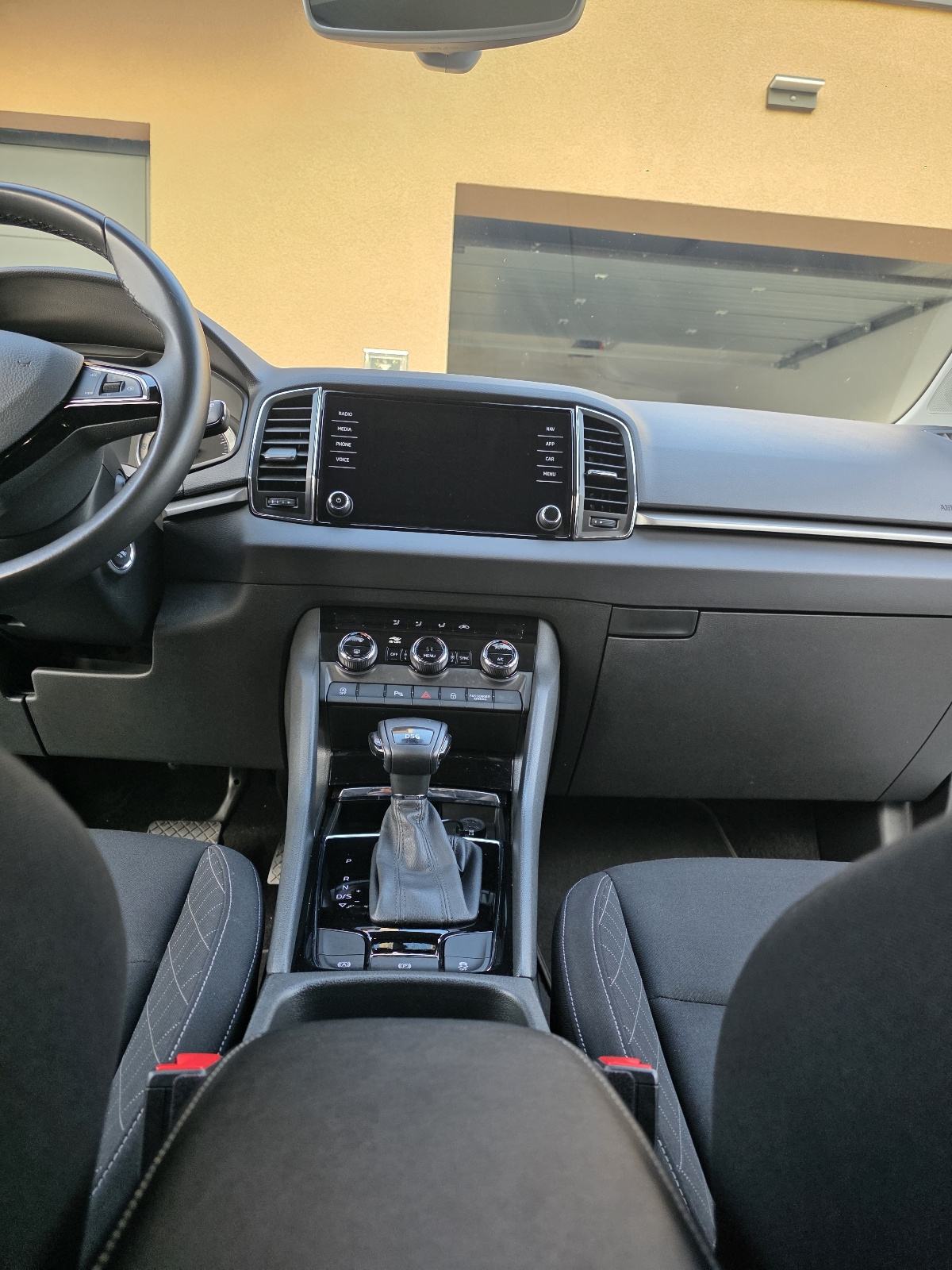 Škoda Karoq 1,5 TSI DSG Executive, fotografija 12