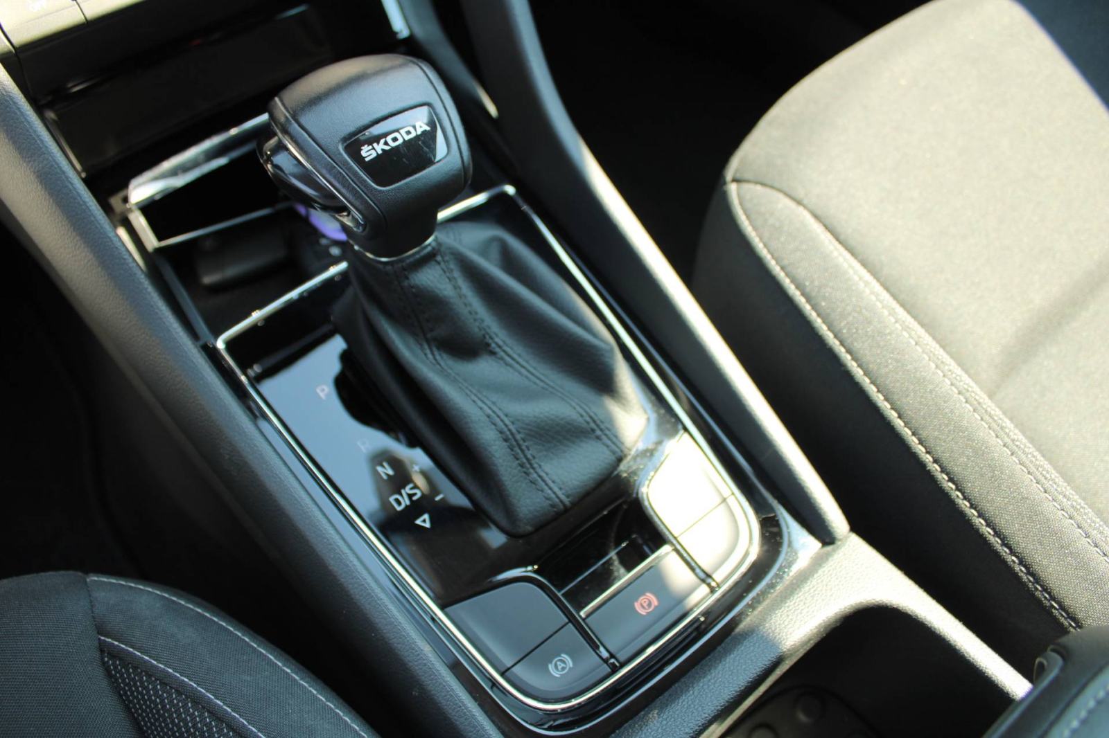 Škoda Karoq 1.5 TSi DSG *LED, NAVIGACIJA, KAMERA*, fotografija 18