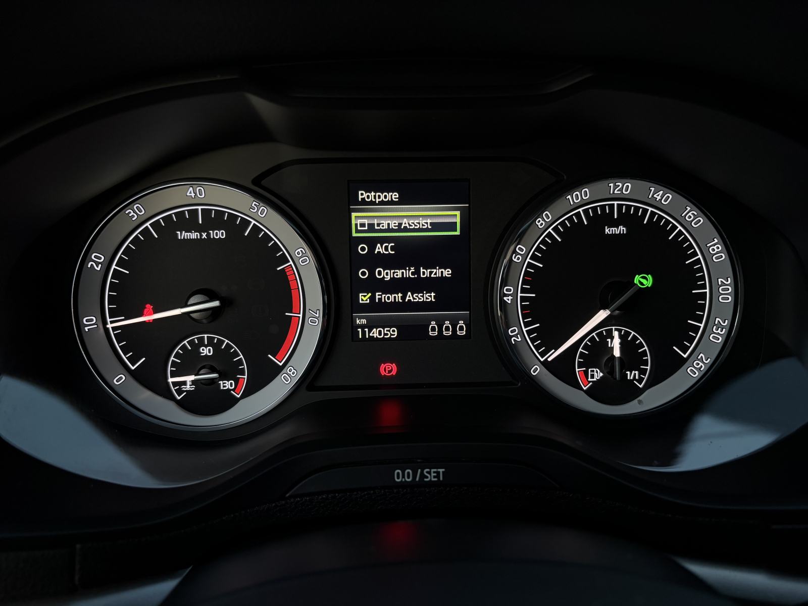 Škoda Karoq 1,5 TSI DSG NAV,LED,KEYLESS,LANE,ACC,SERVIS, fotografija 16