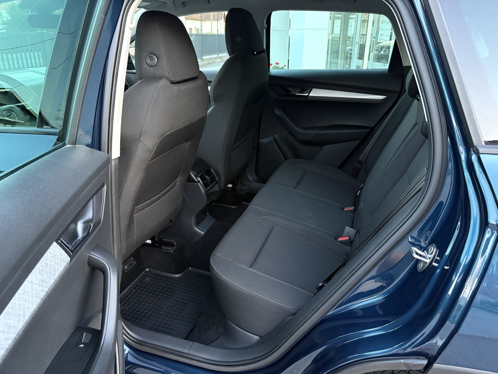 Škoda Karoq 1,5 TSI DSG NAV,LED,KEYLESS,LANE,ACC,SERVIS, fotografija 12