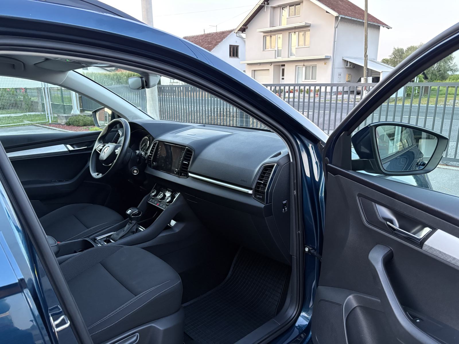 Škoda Karoq 1,5 TSI DSG NAV,LED,KEYLESS,LANE,ACC,SERVIS, fotografija 11