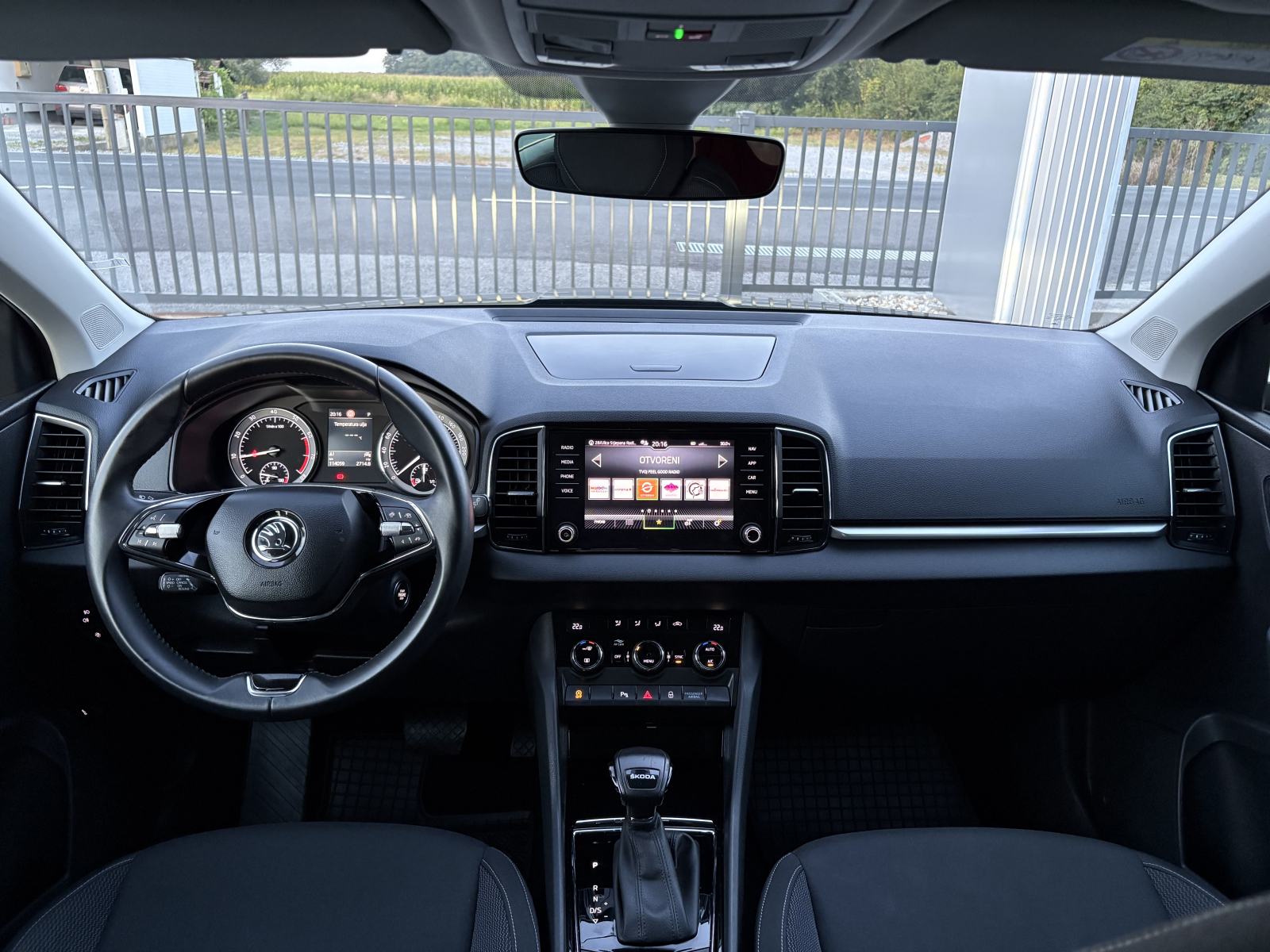 Škoda Karoq 1,5 TSI DSG NAV,LED,KEYLESS,LANE,ACC,SERVIS, fotografija 10