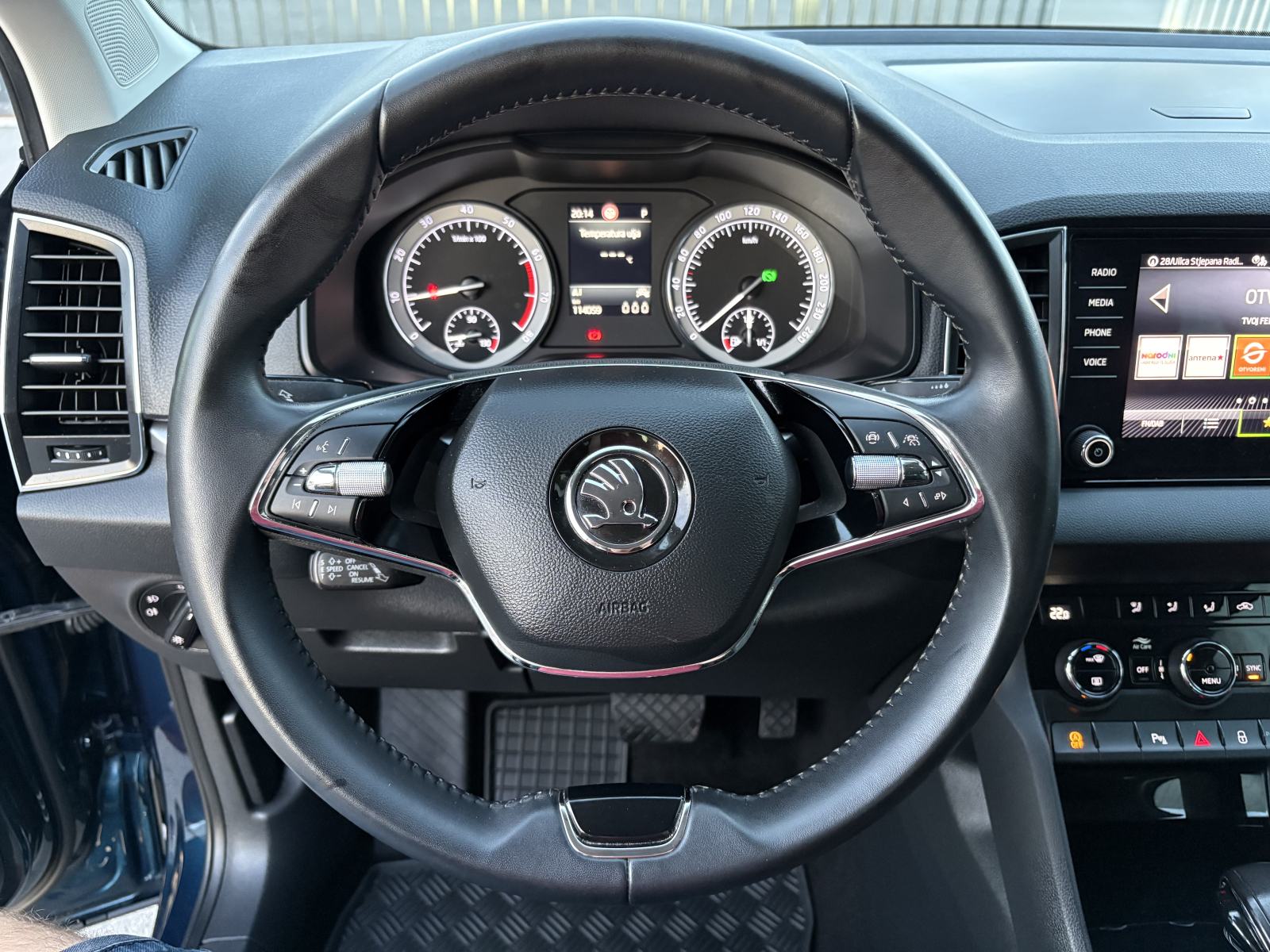 Škoda Karoq 1,5 TSI DSG NAV,LED,KEYLESS,LANE,ACC,SERVIS, fotografija 15