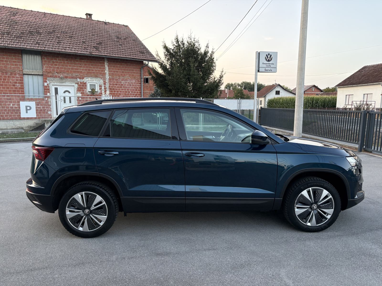 Škoda Karoq 1,5 TSI DSG NAV,LED,KEYLESS,LANE,ACC,SERVIS, fotografija 5