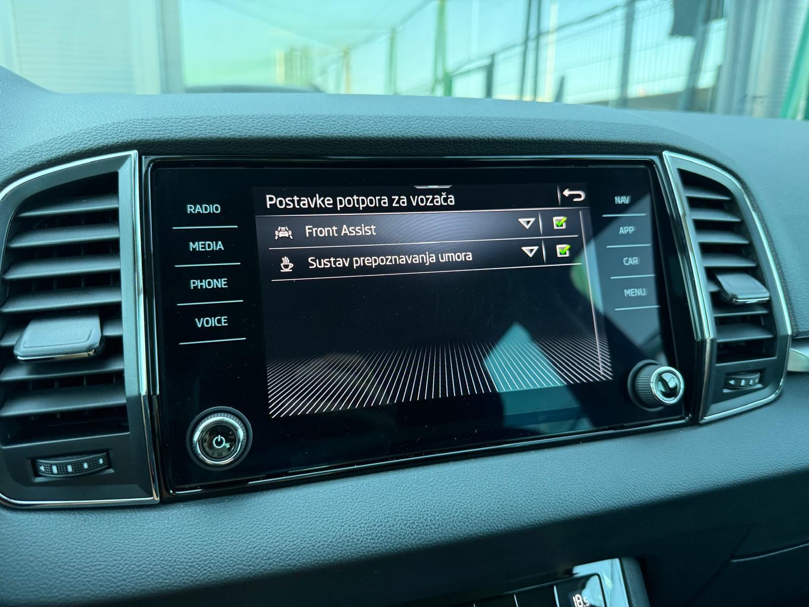 Škoda Karoq 1.5 TSI DSG °NAVI°KAMERA°JAMSTVO 12MJ°LEASING BEZ UČEŠĆA, fotografija 17