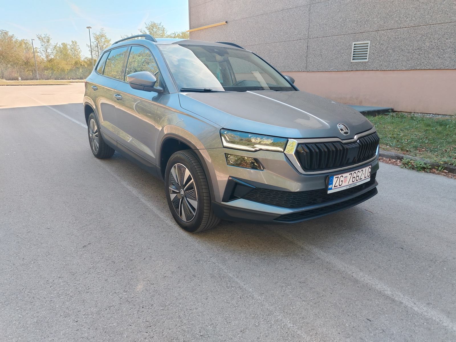 Škoda Karoq 1,5 TSI DSG STYLE KUPLJEN NOV U HR, SERVISNA, MOD 2024GOD, fotografija 2