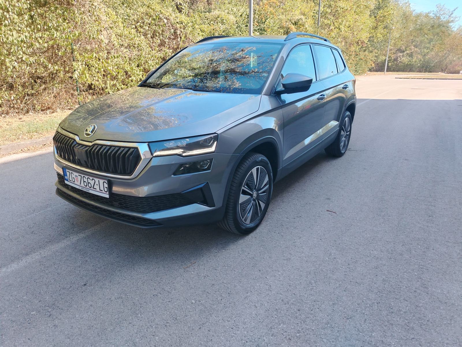 Škoda Karoq 1,5 TSI DSG STYLE KUPLJEN NOV U HR, SERVISNA, MOD 2024GOD, fotografija 4