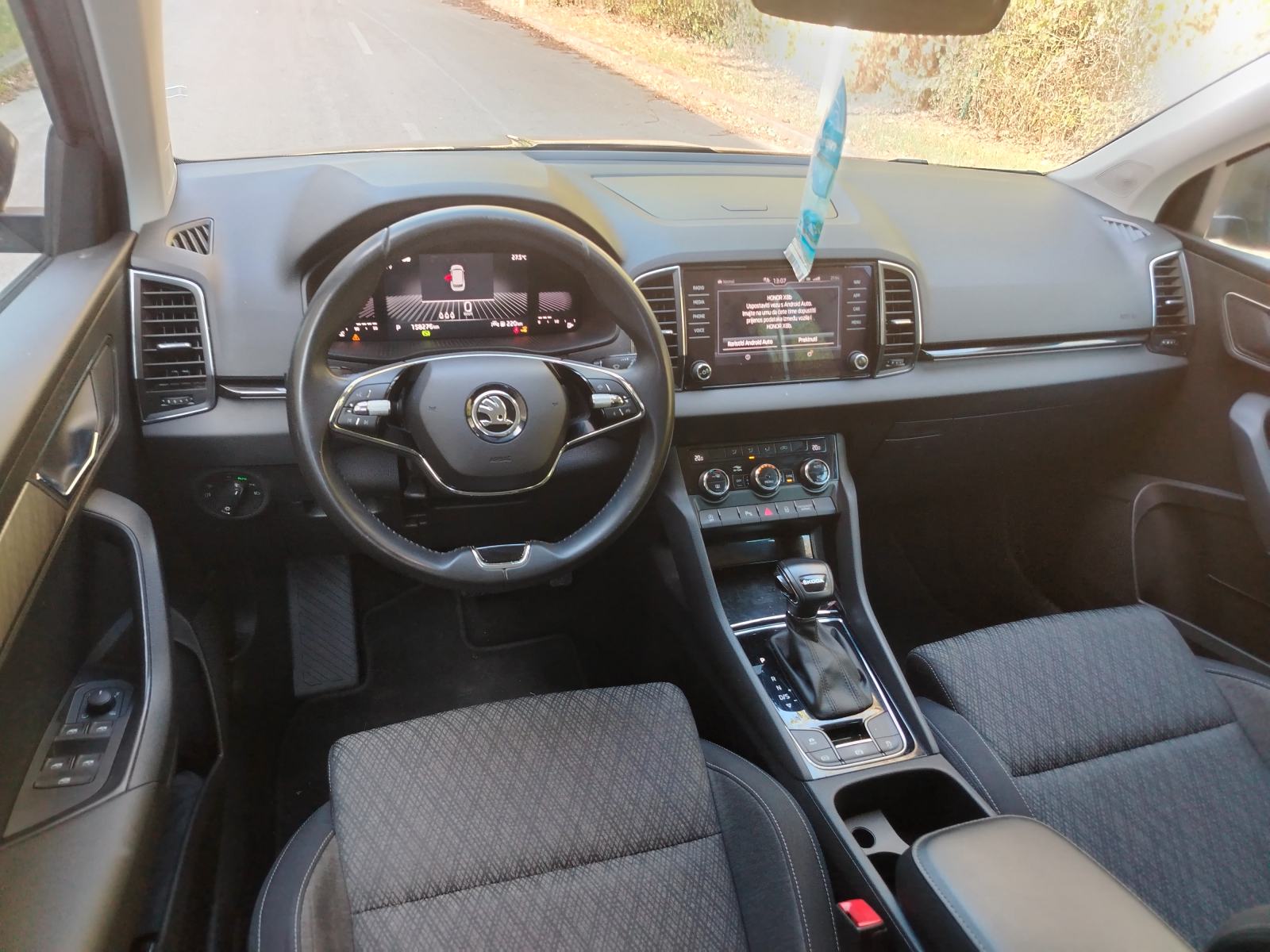 Škoda Karoq 1,5 TSI DSG STYLE KUPLJEN NOV U HR, SERVISNA, MOD 2024GOD, fotografija 5