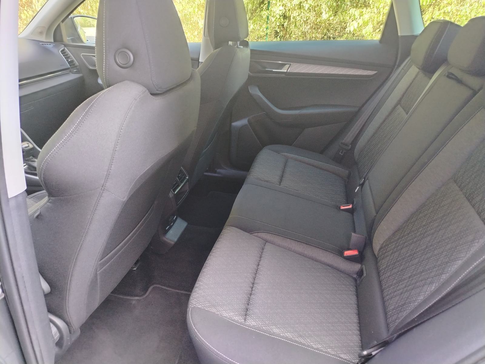 Škoda Karoq 1,5 TSI DSG STYLE KUPLJEN NOV U HR, SERVISNA, MOD 2024GOD, fotografija 6