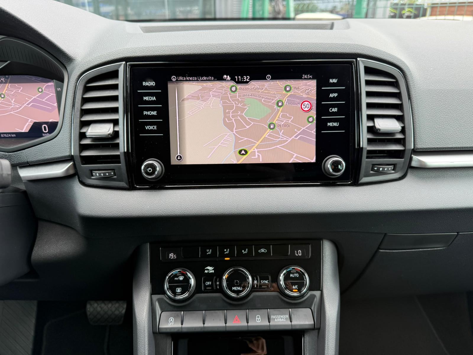Škoda Karoq 1,5 TSI DSG °VIRTUAL°NAVI°LED°JAMSTVO°LEASING BEZ UČEŠĆA°, fotografija 11