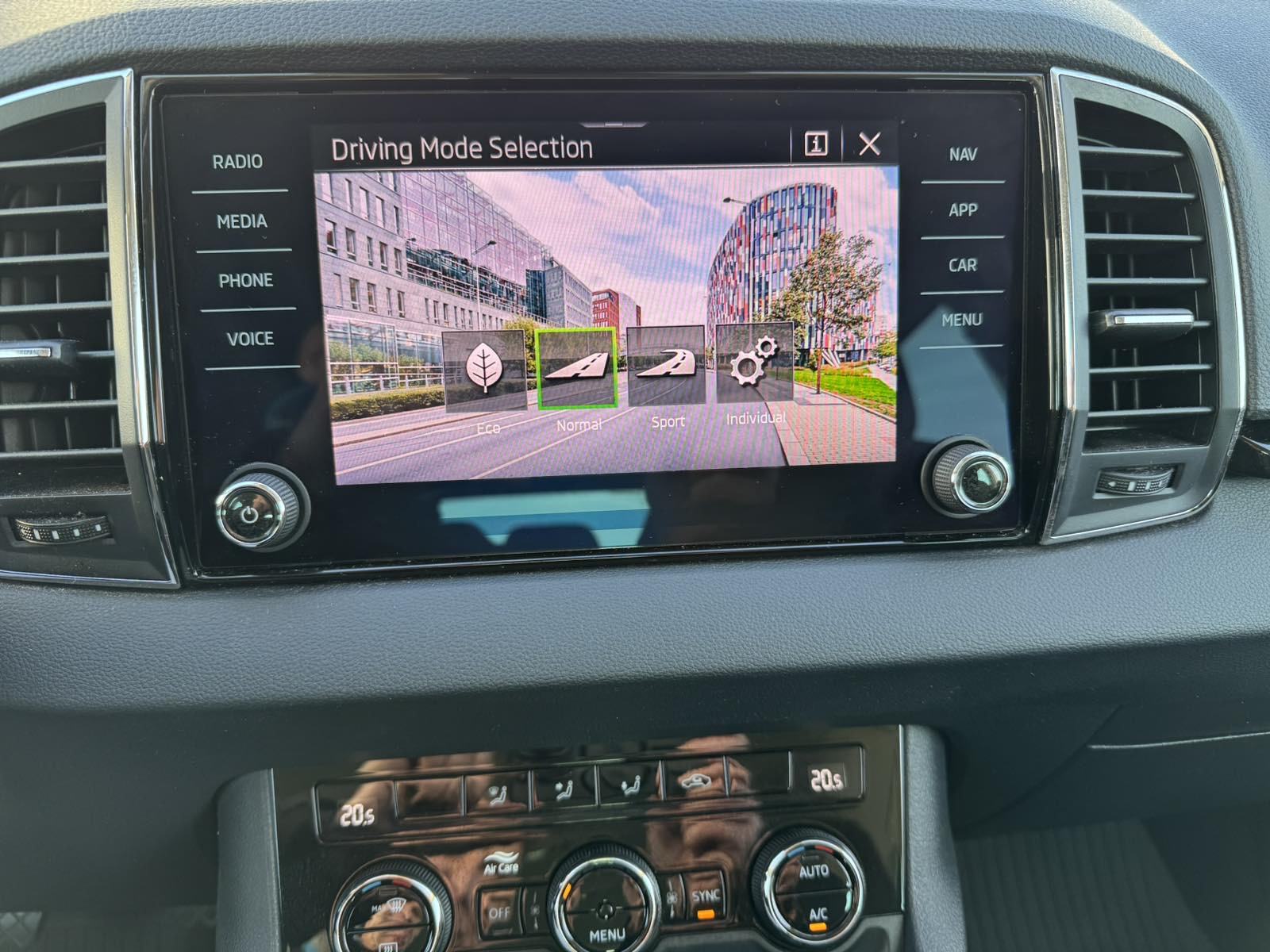 Škoda Karoq 1.5 TSI Selection,150 ks!, fotografija 15