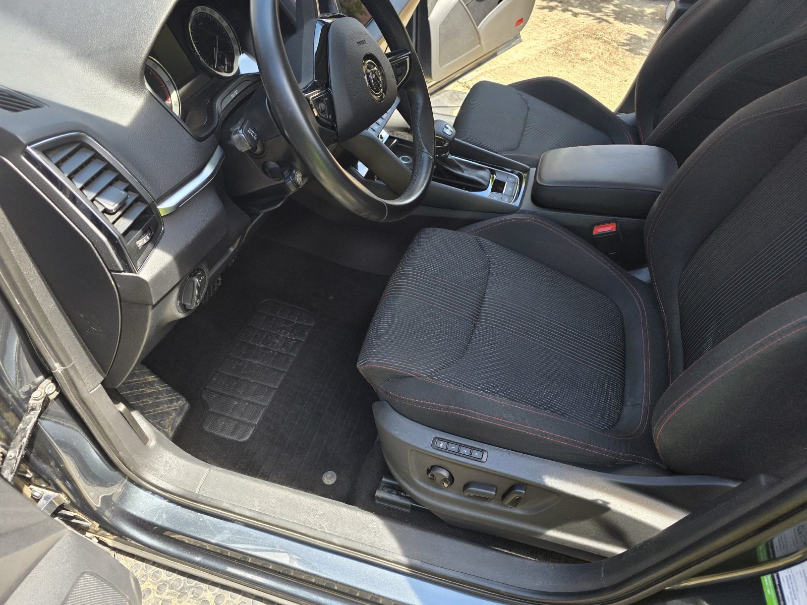 Škoda Karoq 1,5 TSI DSG, 12.2018. prvi vlasnik, puno opreme, servisna, fotografija 12
