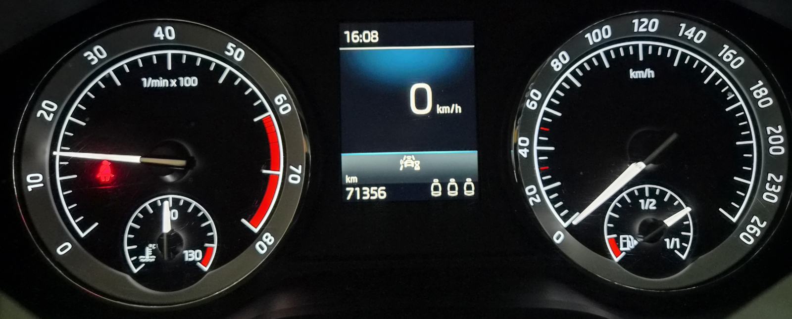 Škoda Karoq 1,5 TSI, fotografija 10