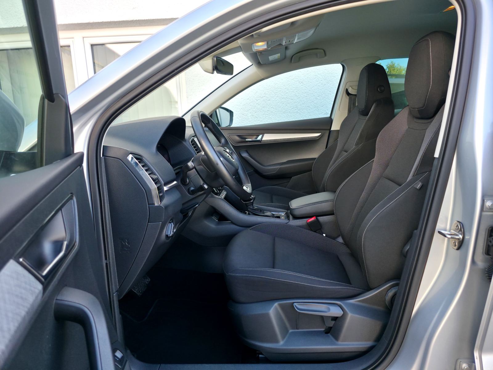 Škoda Karoq 1.5TSI Selection DSG•ACC•KAMERA•LANE•KEYLESS•17C, fotografija 6