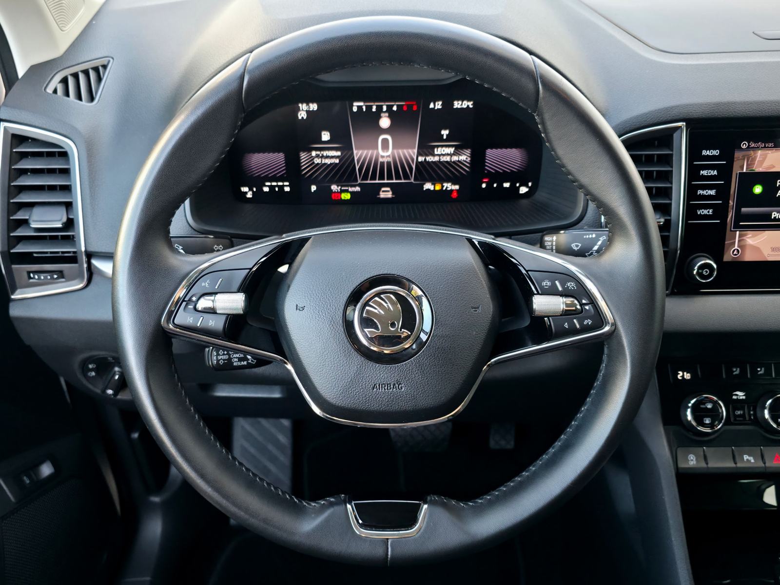 Škoda Karoq 1.5TSI Selection DSG•ACC•KAMERA•LANE•KEYLESS•17C, fotografija 8