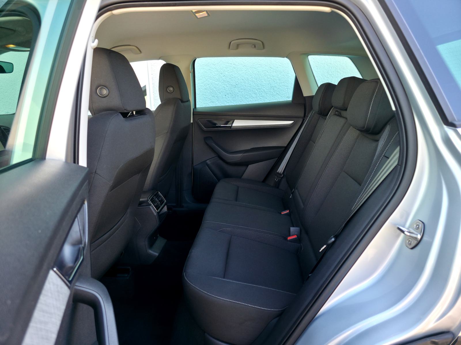 Škoda Karoq 1.5TSI Selection DSG•ACC•KAMERA•LANE•KEYLESS•17C, fotografija 7