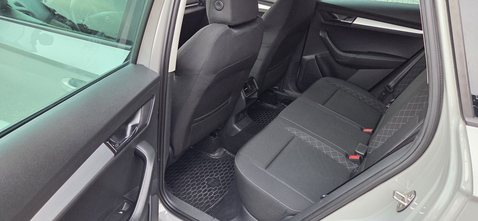 Škoda Karoq 1,6, fotografija 15