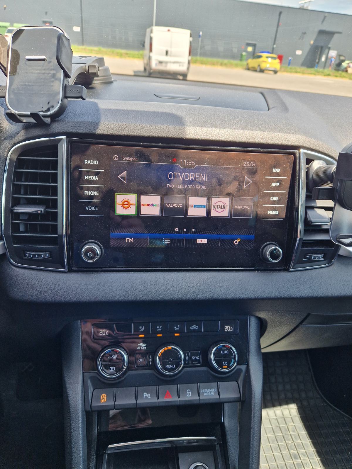 Škoda Karoq 1,6, fotografija 2