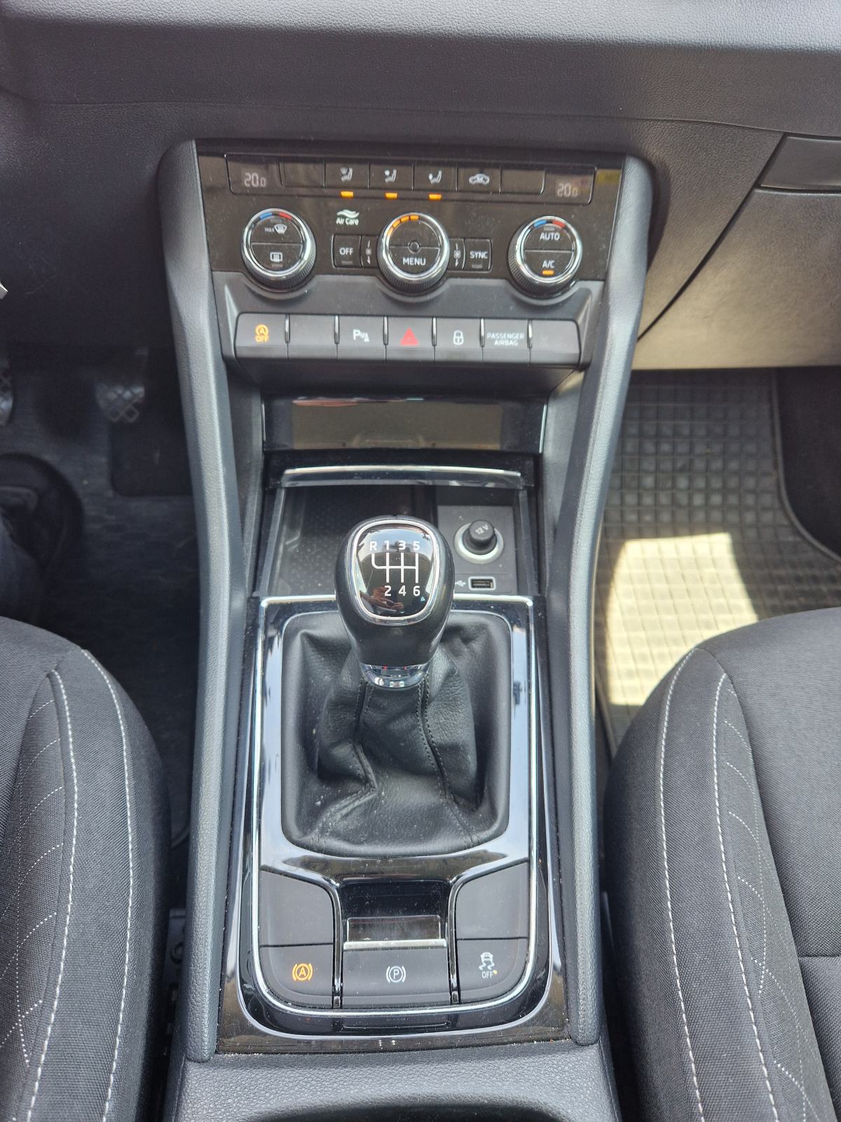 Škoda Karoq 1,6, fotografija 9