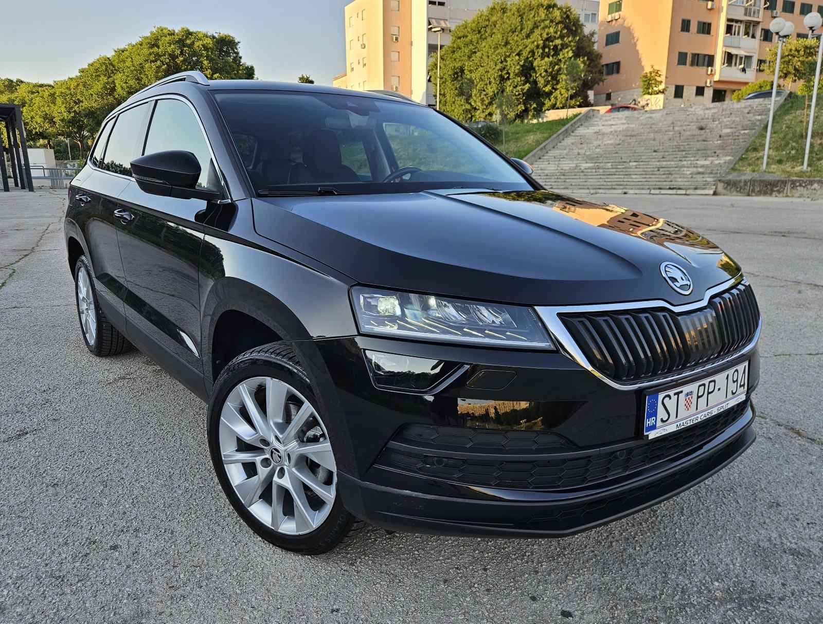ŠKODA KAROQ 1,6 TDI • AUTOMATIK DSG • FULL OPREMA STYLE • JAMSTVO, pogled izvana - slika 3
