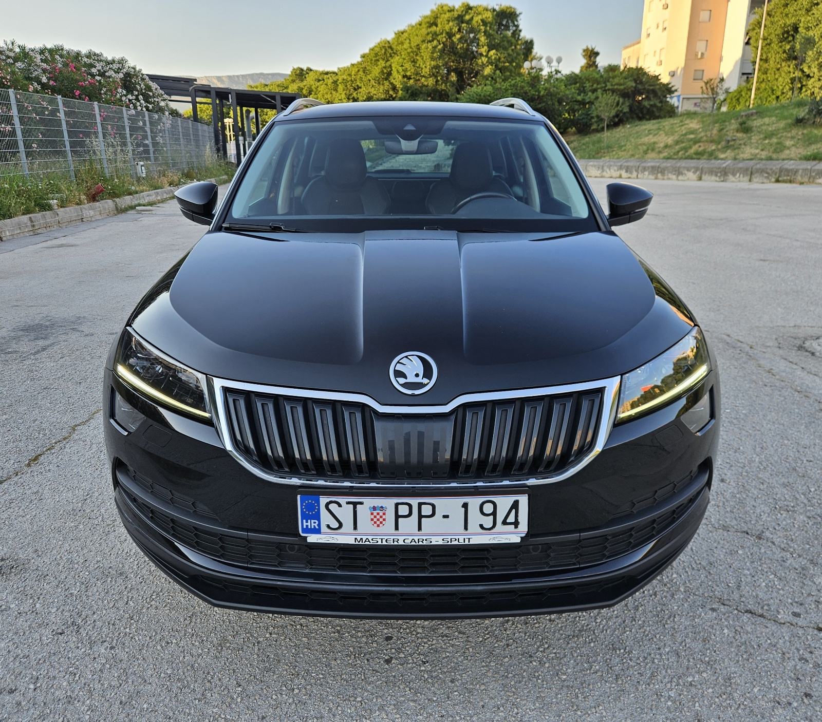 ŠKODA KAROQ 1,6 TDI • AUTOMATIK DSG • FULL OPREMA STYLE • JAMSTVO, pogled izvana - slika 2