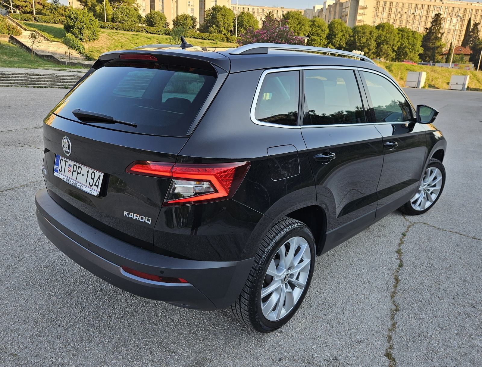 ŠKODA KAROQ 1,6 TDI • AUTOMATIK DSG • FULL OPREMA STYLE • JAMSTVO, pogled izvana - slika 5
