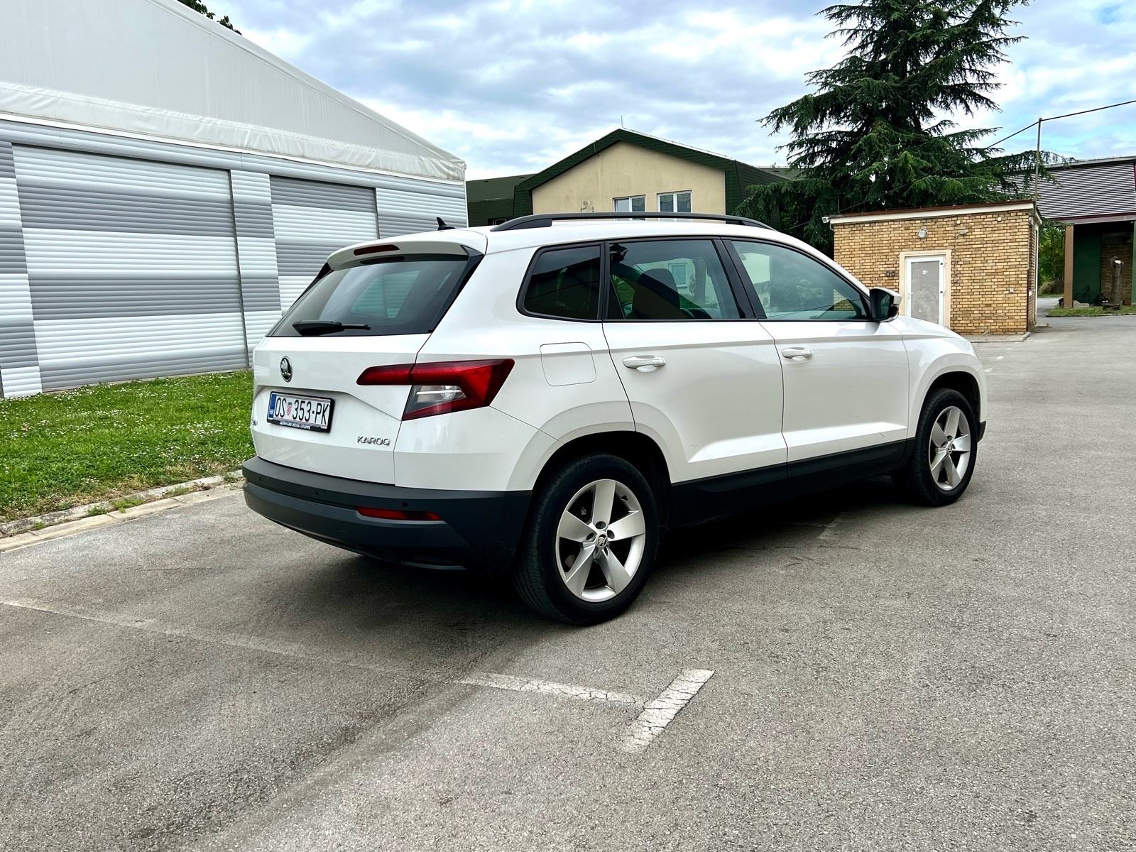 Škoda Karoq 1.6 TDI DSG * reg 1 god * adapt temp.* navi * servis*, fotografija 5