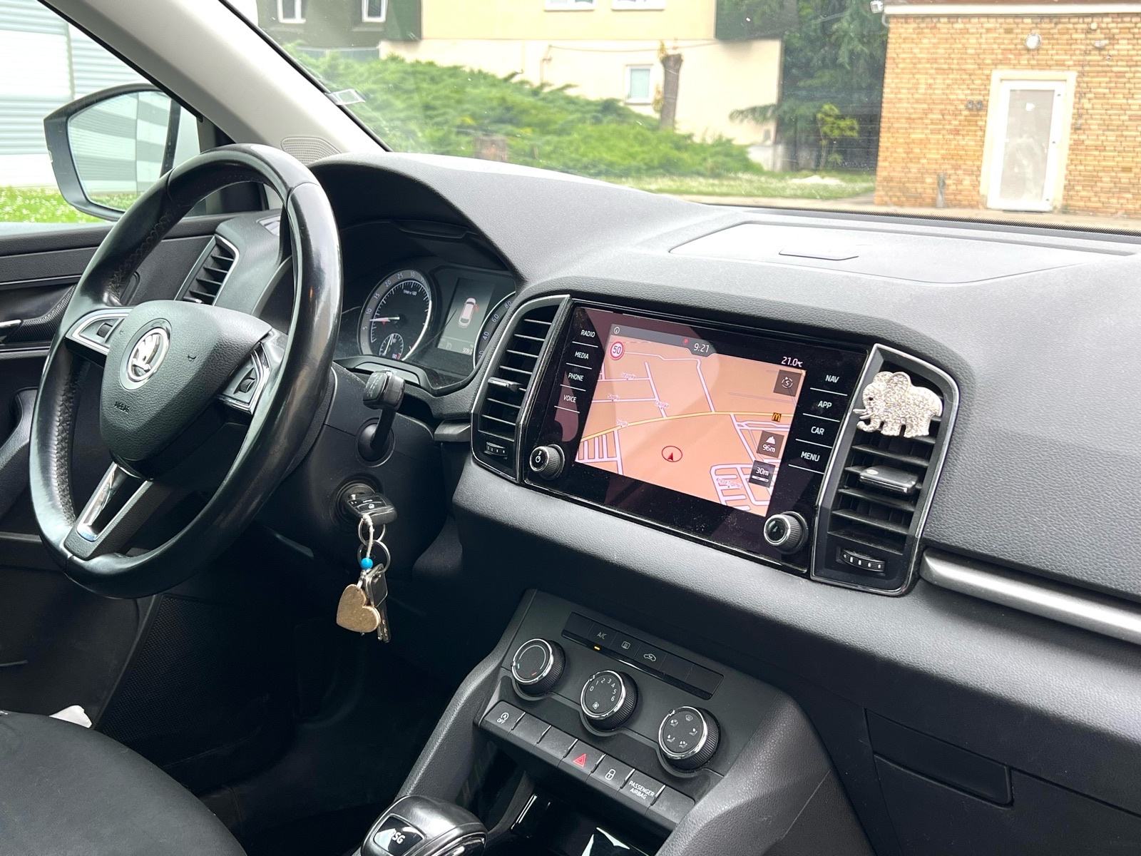 Škoda Karoq 1.6 TDI DSG * reg 1 god * adapt temp.* navi * servis*, fotografija 9