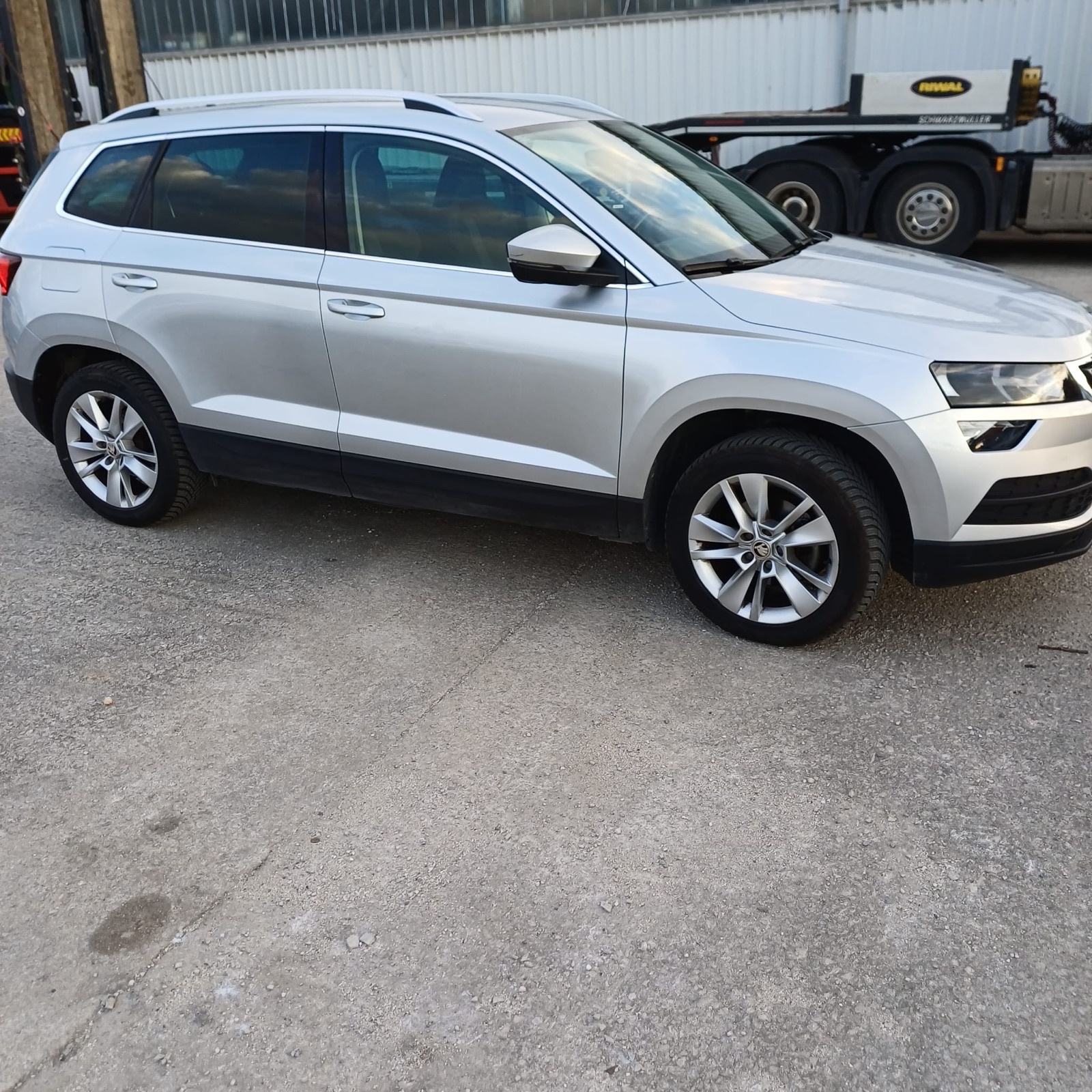 Škoda Karoq 1,6 TDI EDITION PLUS samo 101954km, fotografija 8